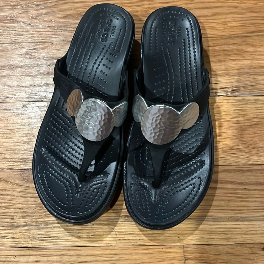 NWOT Crocs Flip Flops - Size 7